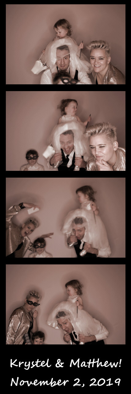 Burger wedding  | View more photos from the event at gallery.saycheesephotobooth.com/u/SayCheesePhotoBooth/Burger-wedding