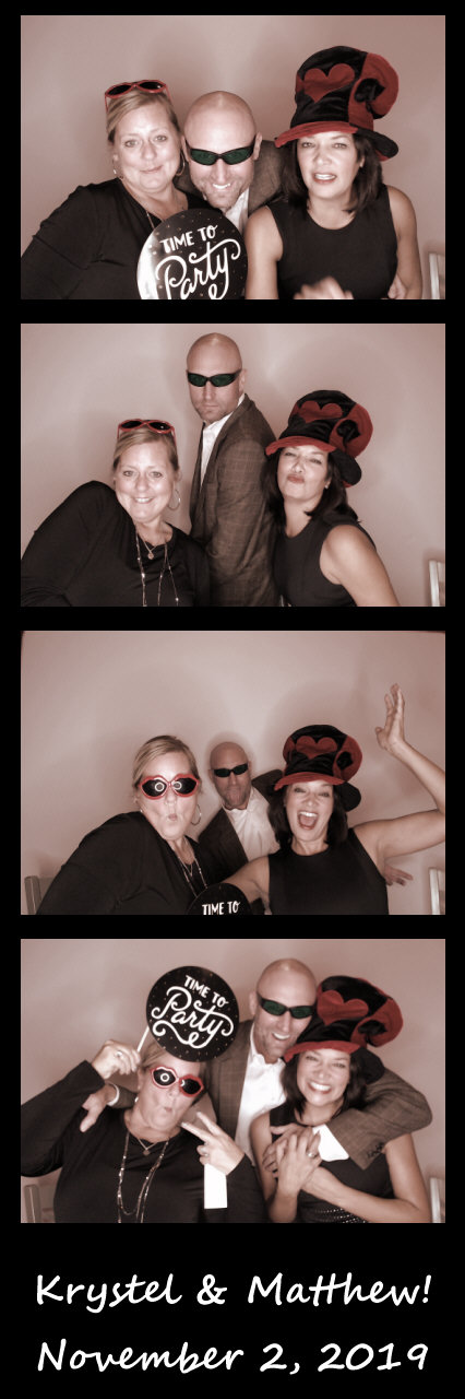 Burger wedding  | View more photos from the event at gallery.saycheesephotobooth.com/u/SayCheesePhotoBooth/Burger-wedding