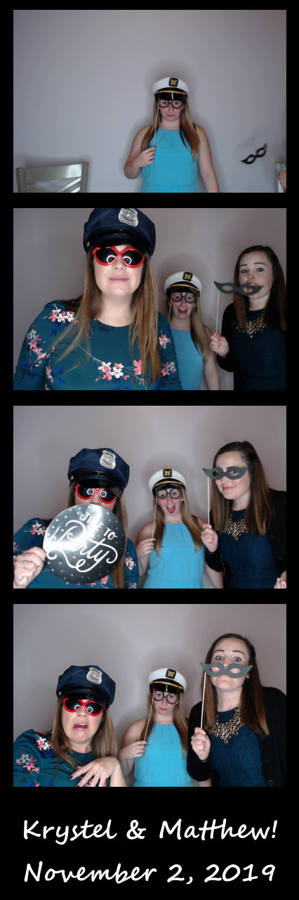 Burger wedding  | View more photos from the event at gallery.saycheesephotobooth.com/u/SayCheesePhotoBooth/Burger-wedding