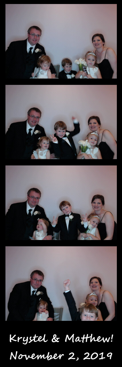 Burger wedding  | View more photos from the event at gallery.saycheesephotobooth.com/u/SayCheesePhotoBooth/Burger-wedding