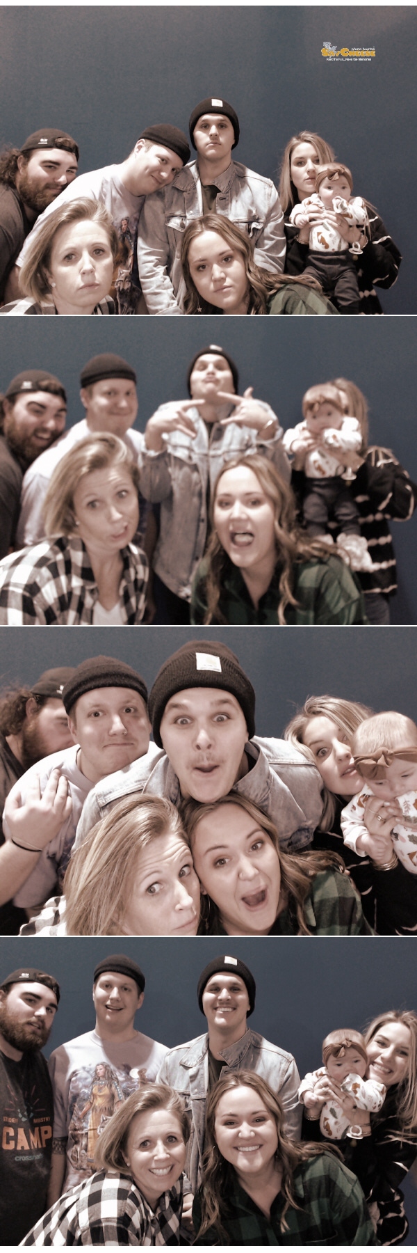 Crossroads Friendsgiving | View more photos from the event at gallery.saycheesephotobooth.com/u/SayCheesePhotoBooth/Crossroads-Friendsgiving