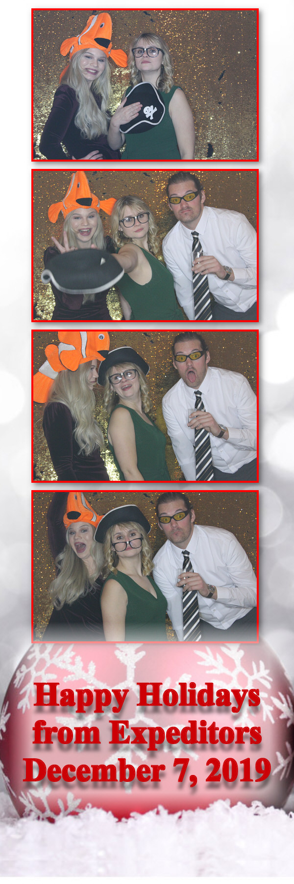 Expeditors Holiday Party  | View more photos from the event at gallery.saycheesephotobooth.com/u/SayCheesePhotoBooth/Expeditors-Holiday-Party