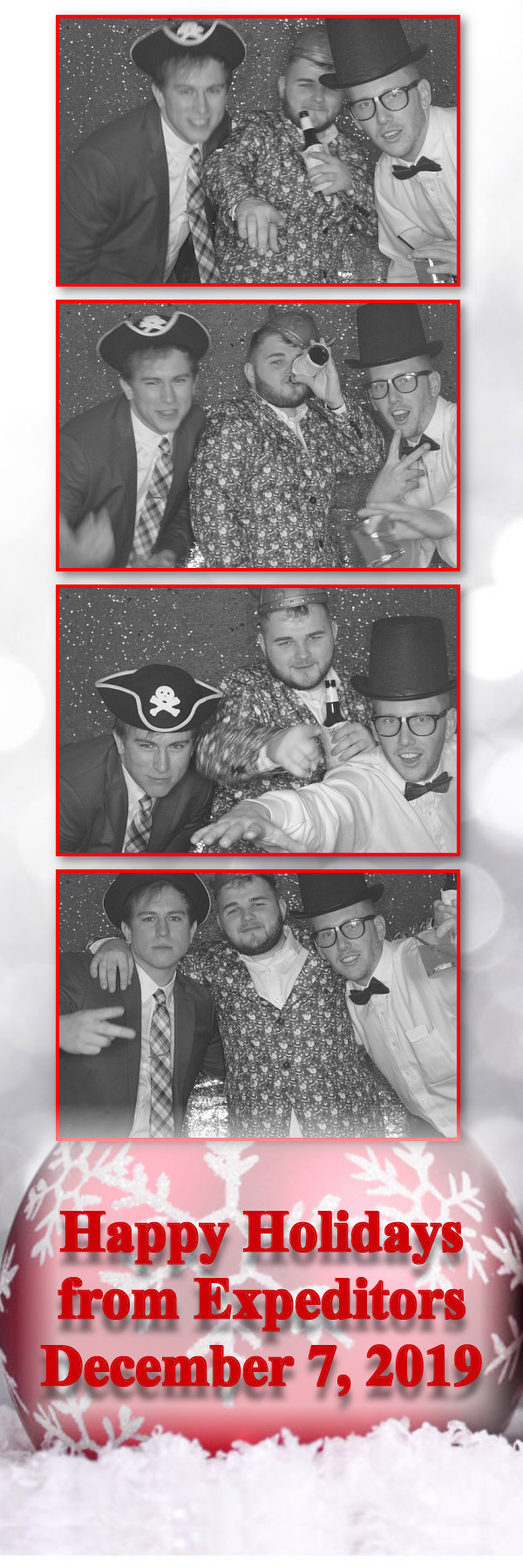 Expeditors Holiday Party  | View more photos from the event at gallery.saycheesephotobooth.com/u/SayCheesePhotoBooth/Expeditors-Holiday-Party