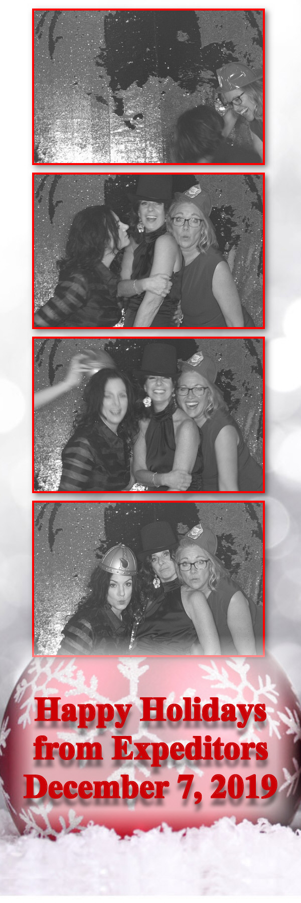 Expeditors Holiday Party  | View more photos from the event at gallery.saycheesephotobooth.com/u/SayCheesePhotoBooth/Expeditors-Holiday-Party