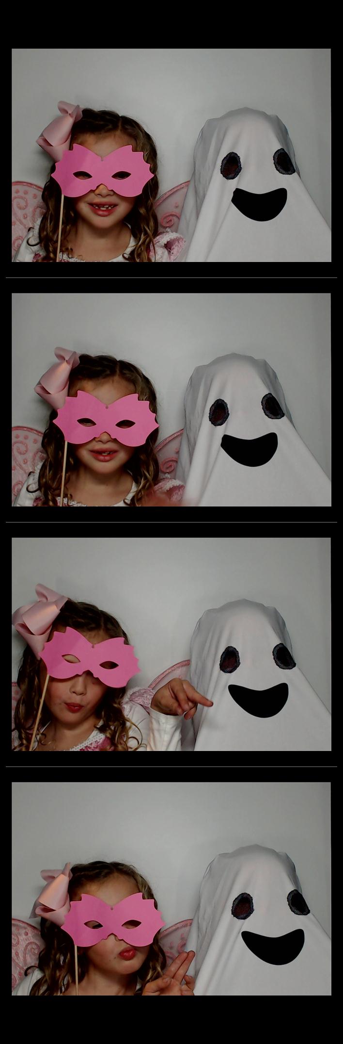 Four Bridges Halloween Party  | View more photos from the event at gallery.saycheesephotobooth.com/u/SayCheesePhotoBooth/Four-Bridges-Halloween-Party