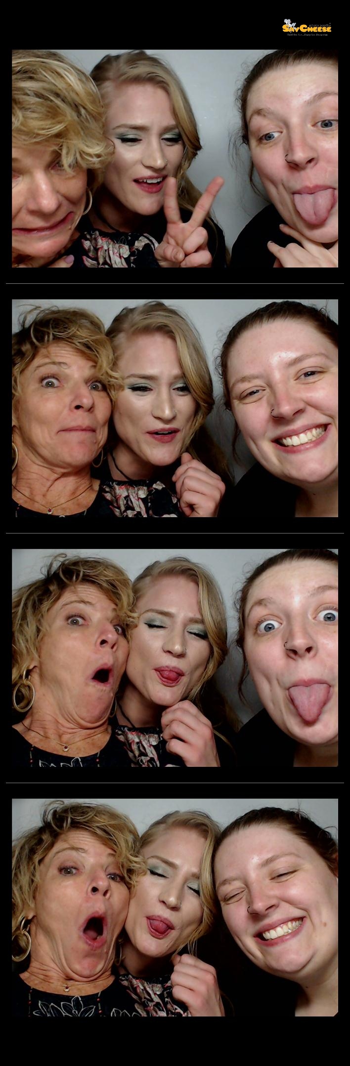 Four Bridges Holiday Party  | View more photos from the event at gallery.saycheesephotobooth.com/u/SayCheesePhotoBooth/Four-Bridges-Holiday-Party