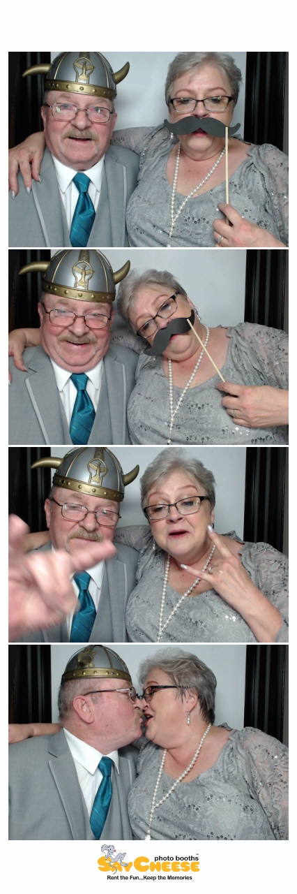 Howe Wedding  | View more photos from the event at gallery.saycheesephotobooth.com/u/SayCheesePhotoBooth/Howe-Wedding