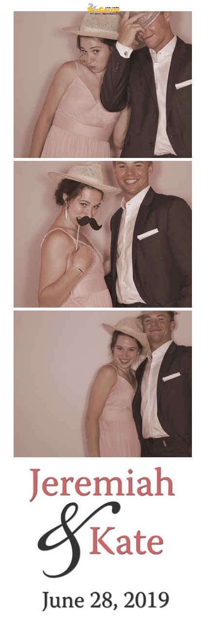 Hughes wedding  | View more photos from the event at gallery.saycheesephotobooth.com/u/SayCheesePhotoBooth/Hughes-wedding