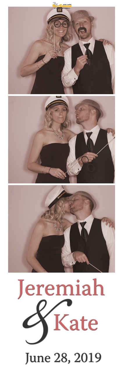 Hughes wedding  | View more photos from the event at gallery.saycheesephotobooth.com/u/SayCheesePhotoBooth/Hughes-wedding