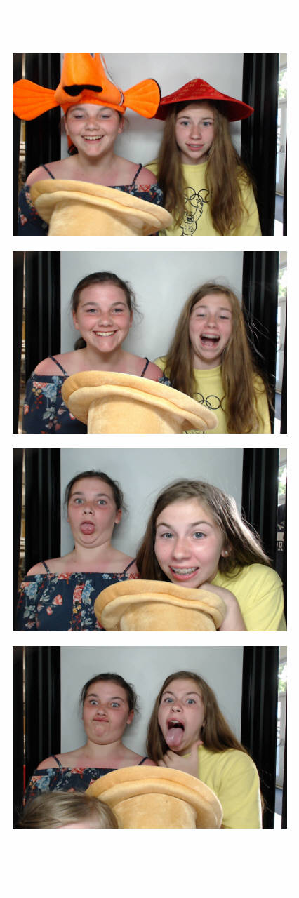 MacKenzie's Grad Party  | View more photos from the event at gallery.saycheesephotobooth.com/u/SayCheesePhotoBooth/MacKenzies-Grad-Party