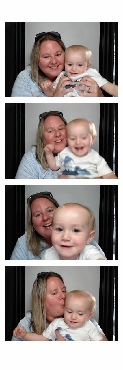 MacKenzie's Grad Party  | View more photos from the event at gallery.saycheesephotobooth.com/u/SayCheesePhotoBooth/MacKenzies-Grad-Party