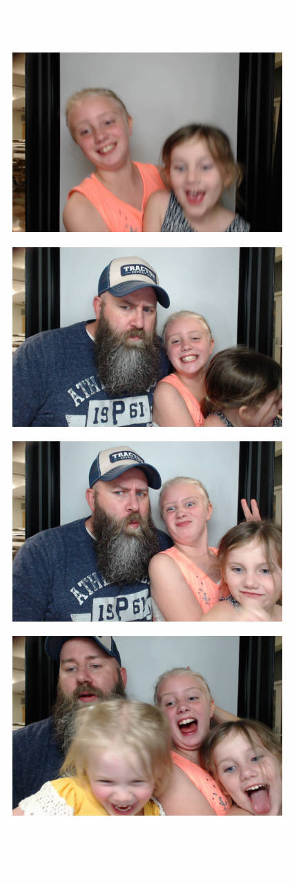 MacKenzie's Grad Party  | View more photos from the event at gallery.saycheesephotobooth.com/u/SayCheesePhotoBooth/MacKenzies-Grad-Party