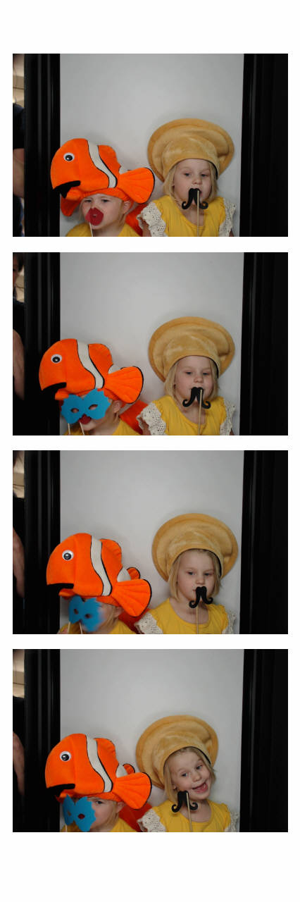 MacKenzie's Grad Party  | View more photos from the event at gallery.saycheesephotobooth.com/u/SayCheesePhotoBooth/MacKenzies-Grad-Party
