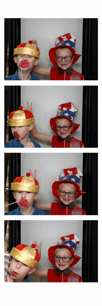 MacKenzie's Grad Party  | View more photos from the event at gallery.saycheesephotobooth.com/u/SayCheesePhotoBooth/MacKenzies-Grad-Party