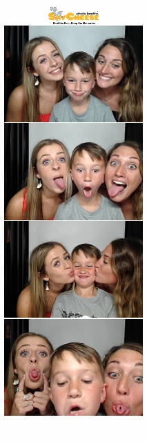 Makenna's Graduation Party  | View more photos from the event at gallery.saycheesephotobooth.com/u/SayCheesePhotoBooth/Makennas-Graduation-Party