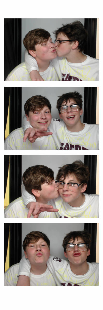 Sacred Heart 8th Grade Graduation | View more photos from the event at gallery.saycheesephotobooth.com/u/SayCheesePhotoBooth/Sacred-Heart-8th-Grade-Graduation