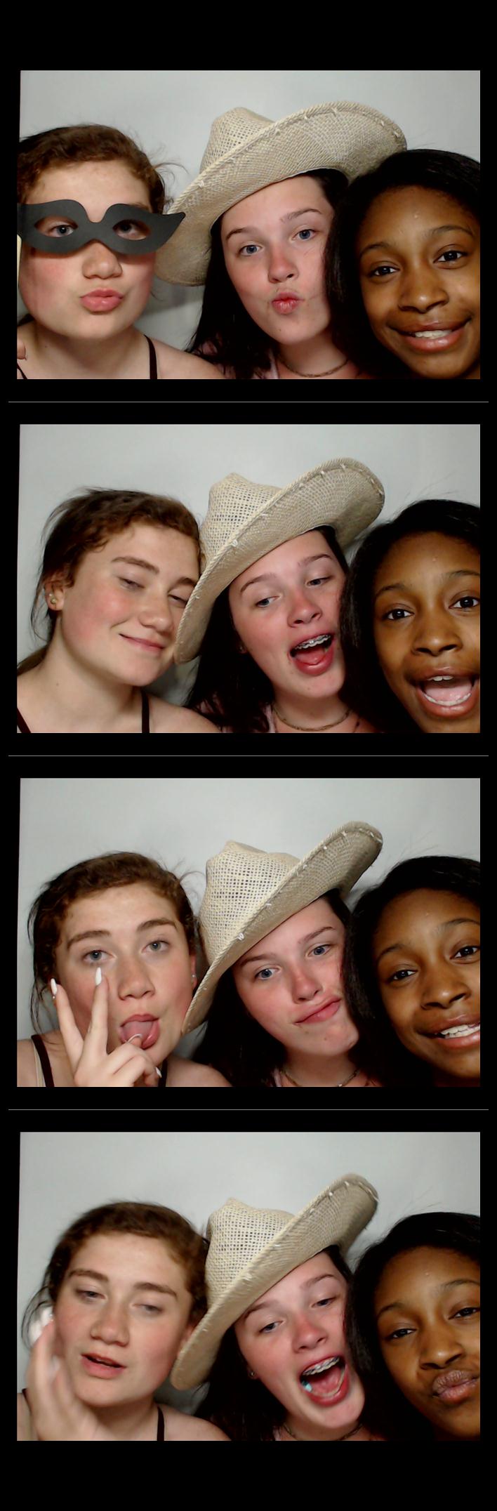 Turkeyfoot Middle 8th Grade Graduation | View more photos from the event at gallery.saycheesephotobooth.com/u/SayCheesePhotoBooth/Turkeyfoot-Middle-8th-Grade-Graduation