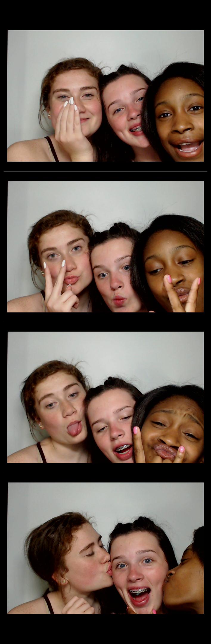 Turkeyfoot Middle 8th Grade Graduation | View more photos from the event at gallery.saycheesephotobooth.com/u/SayCheesePhotoBooth/Turkeyfoot-Middle-8th-Grade-Graduation