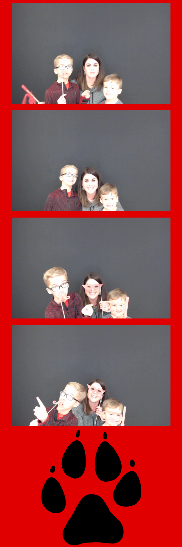 Mother Son Dodgeball 2020 | View more photos from the event at gallery.saycheesephotobooth.com/u/SayCheesePhotoBooth/Mother-Son-Dodgeball-2020
