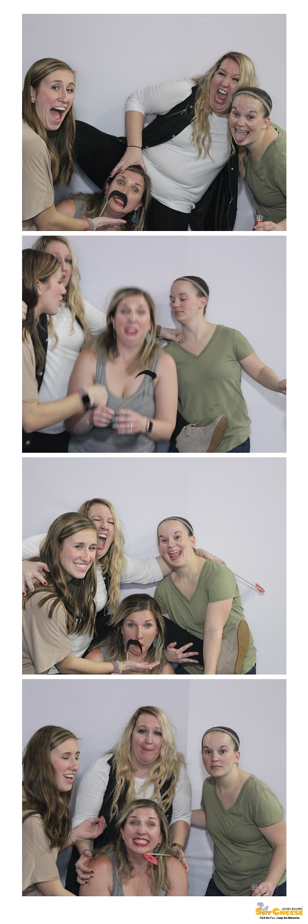 St. Elizabeth Holiday Party  | View more photos from the event at gallery.saycheesephotobooth.com/u/SayCheesePhotoBooth/St-Elizabeth-Holiday-Party