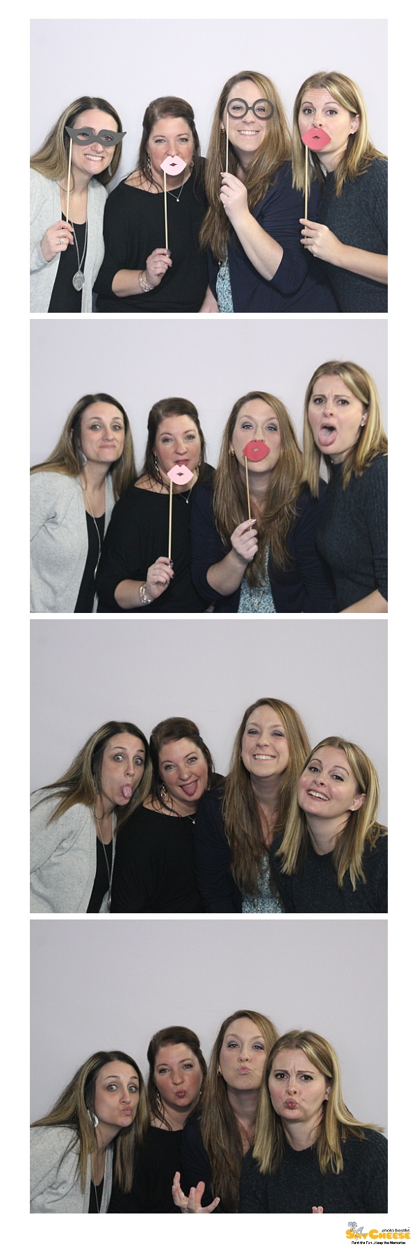 St. Elizabeth Holiday Party  | View more photos from the event at gallery.saycheesephotobooth.com/u/SayCheesePhotoBooth/St-Elizabeth-Holiday-Party