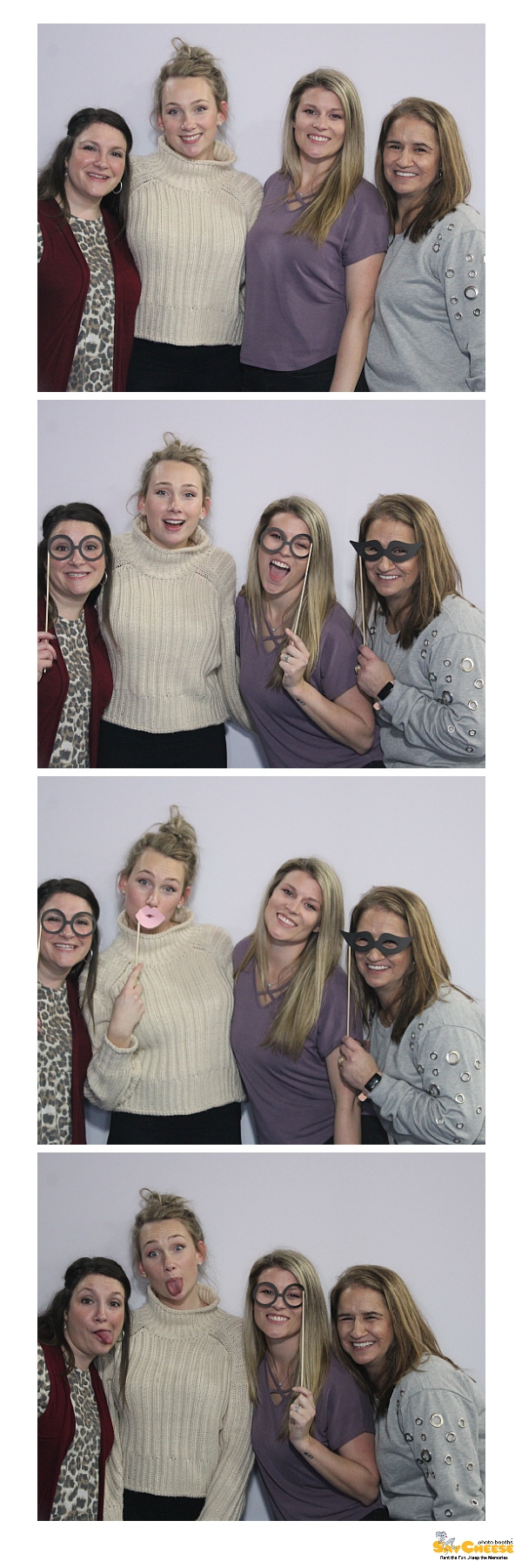 St. Elizabeth Holiday Party  | View more photos from the event at gallery.saycheesephotobooth.com/u/SayCheesePhotoBooth/St-Elizabeth-Holiday-Party