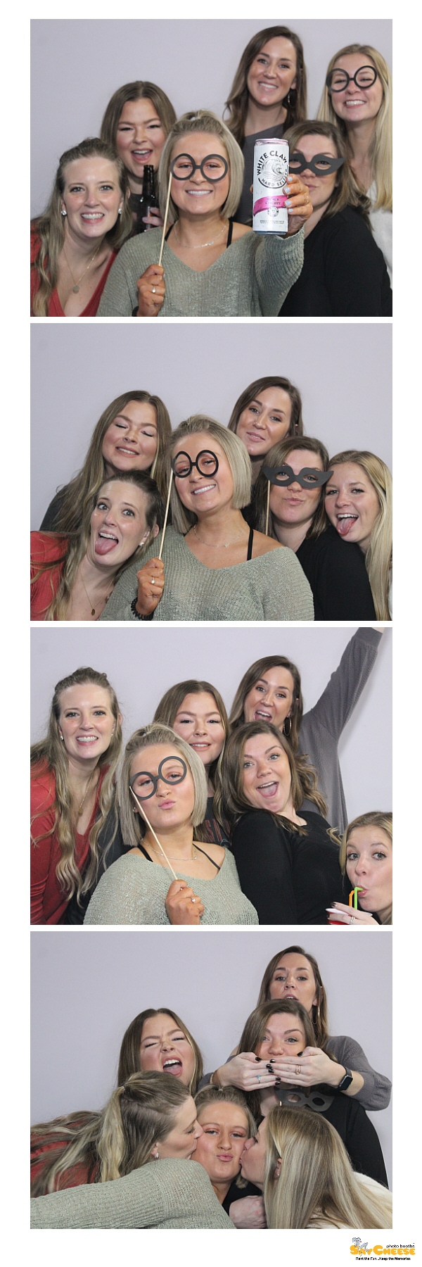St. Elizabeth Holiday Party  | View more photos from the event at gallery.saycheesephotobooth.com/u/SayCheesePhotoBooth/St-Elizabeth-Holiday-Party