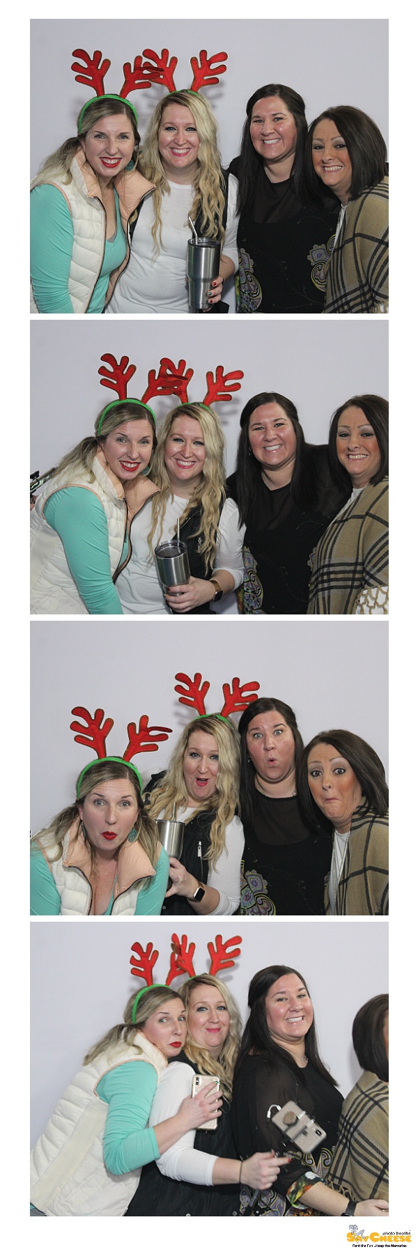 St. Elizabeth Holiday Party  | View more photos from the event at gallery.saycheesephotobooth.com/u/SayCheesePhotoBooth/St-Elizabeth-Holiday-Party
