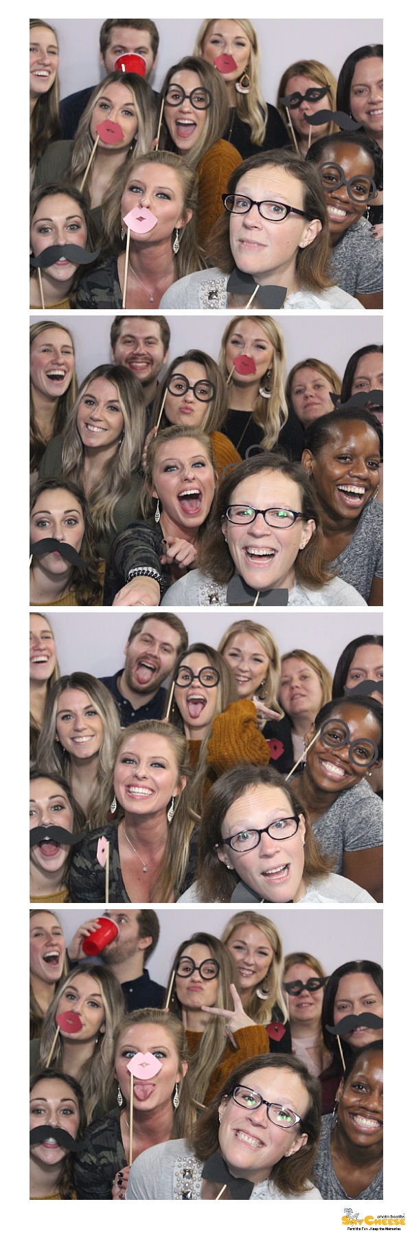 St. Elizabeth Holiday Party  | View more photos from the event at gallery.saycheesephotobooth.com/u/SayCheesePhotoBooth/St-Elizabeth-Holiday-Party