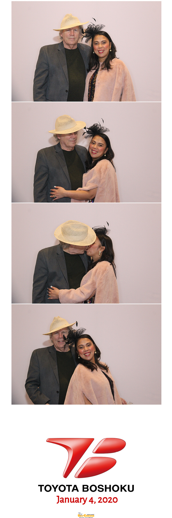 Toyota Boshoku Holiday Party  | View more photos from the event at gallery.saycheesephotobooth.com/u/SayCheesePhotoBooth/Toyota-Boshoku-Holiday-Party