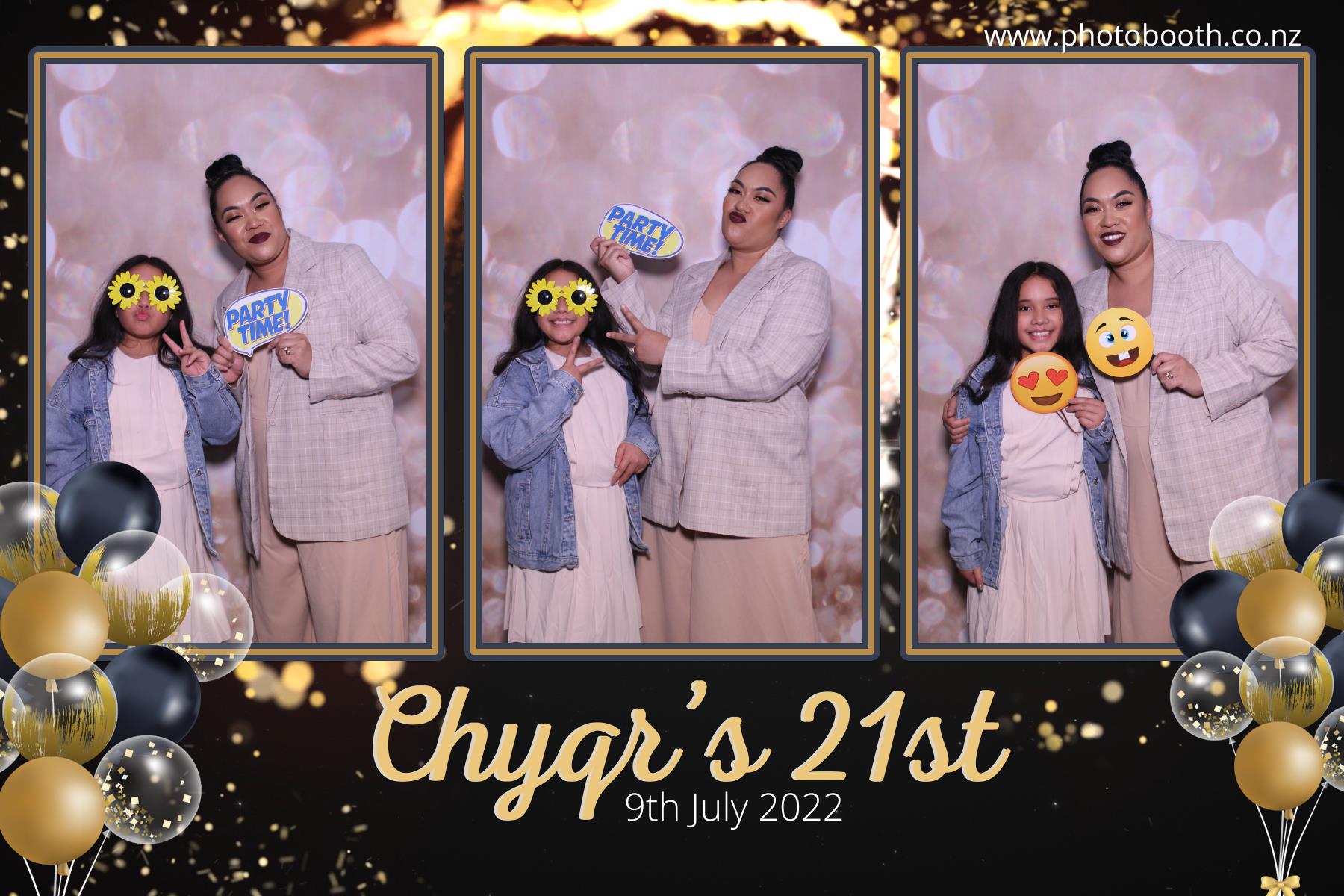 Chyqraym's 21st | View more photos from the event at gallery.photobooth.co.nz/u/SelfieCentral/Chyqrayms-21st