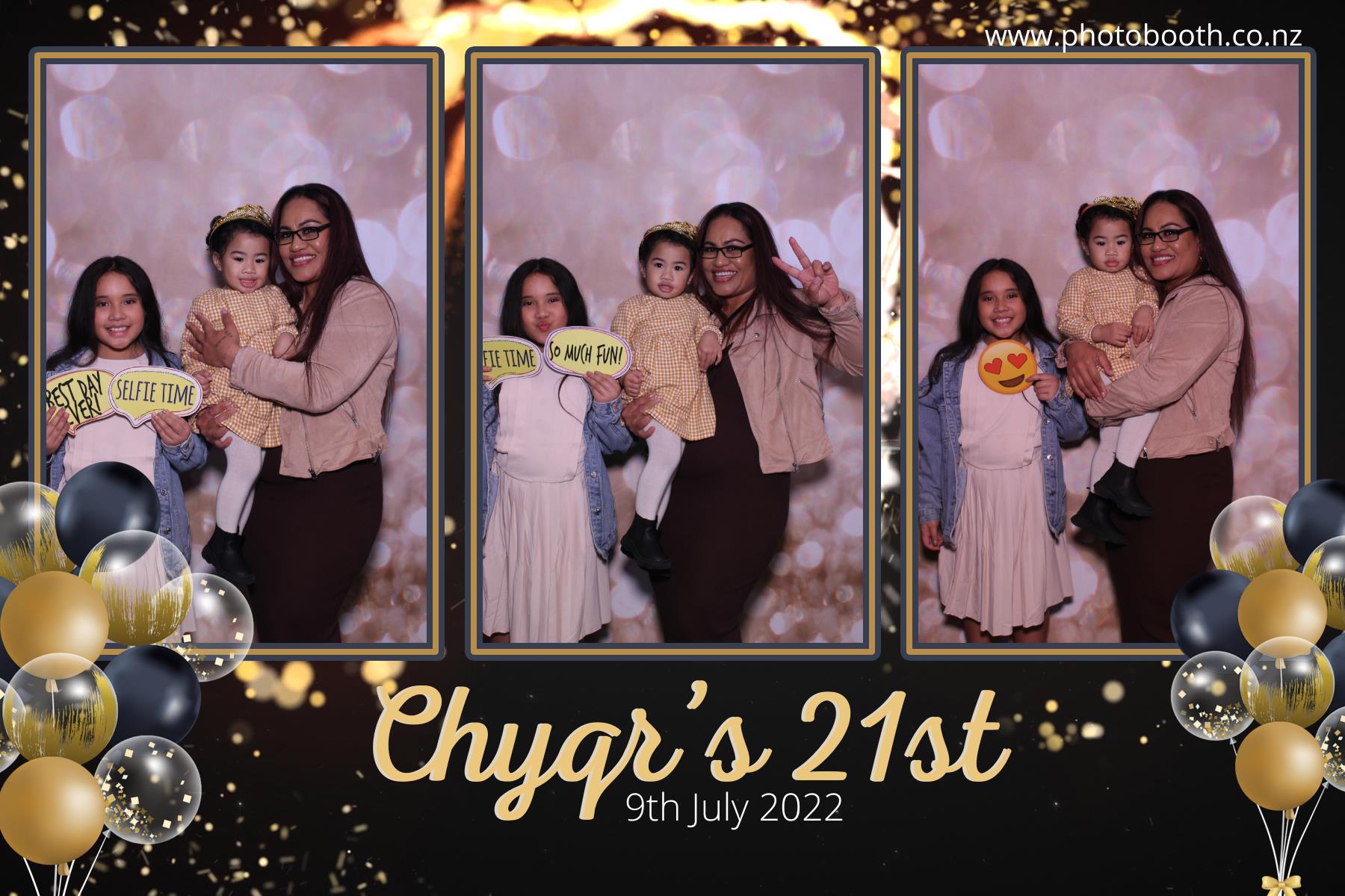 Chyqraym's 21st | View more photos from the event at gallery.photobooth.co.nz/u/SelfieCentral/Chyqrayms-21st