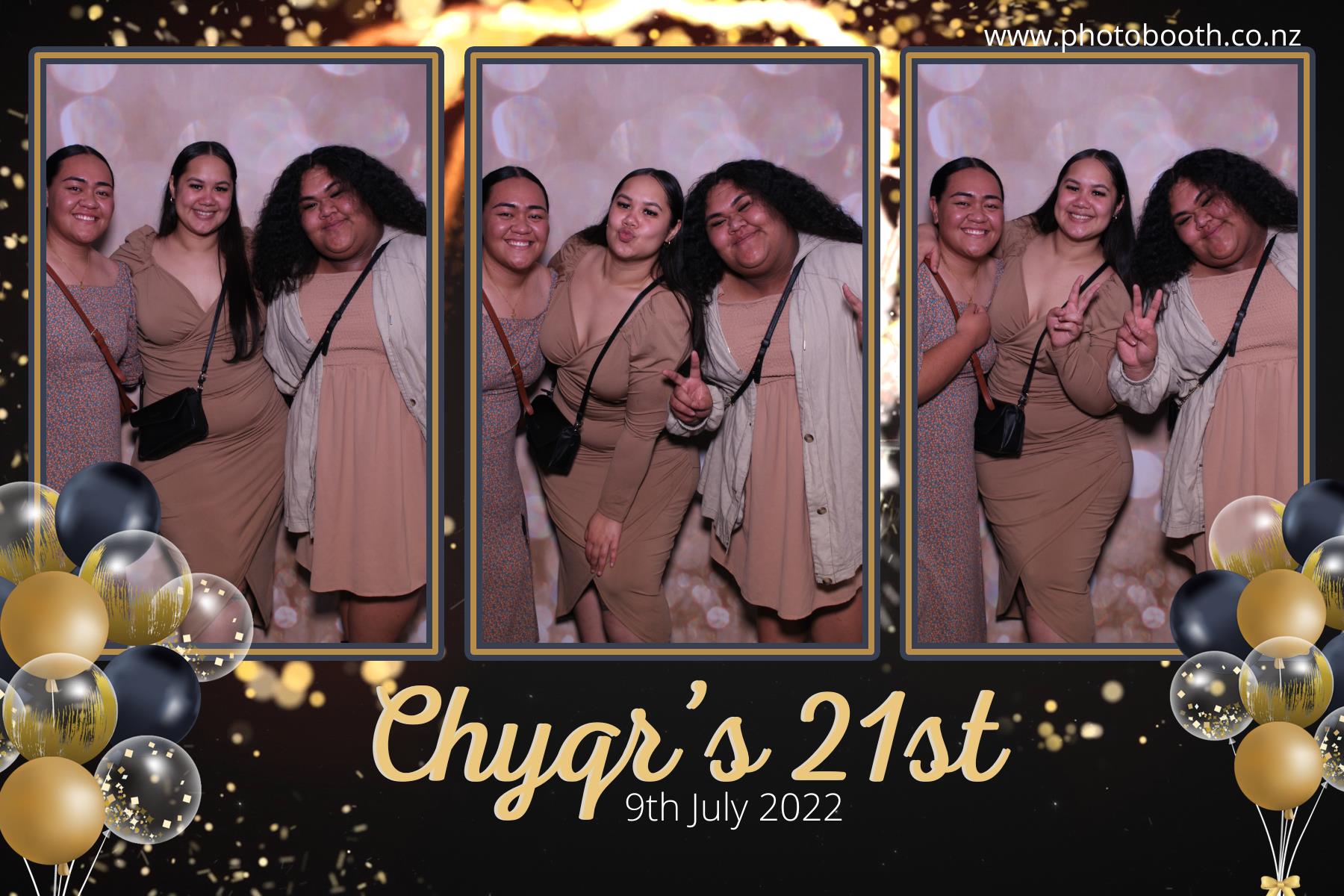 Chyqraym's 21st | View more photos from the event at gallery.photobooth.co.nz/u/SelfieCentral/Chyqrayms-21st