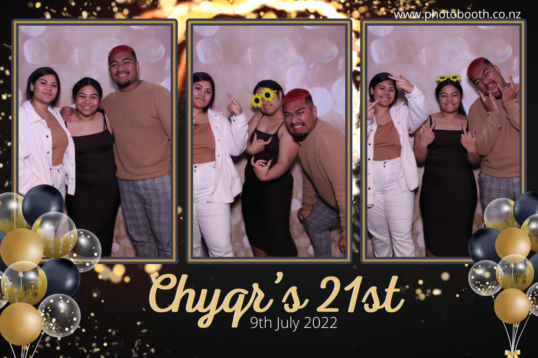 Chyqraym's 21st | View more photos from the event at gallery.photobooth.co.nz/u/SelfieCentral/Chyqrayms-21st