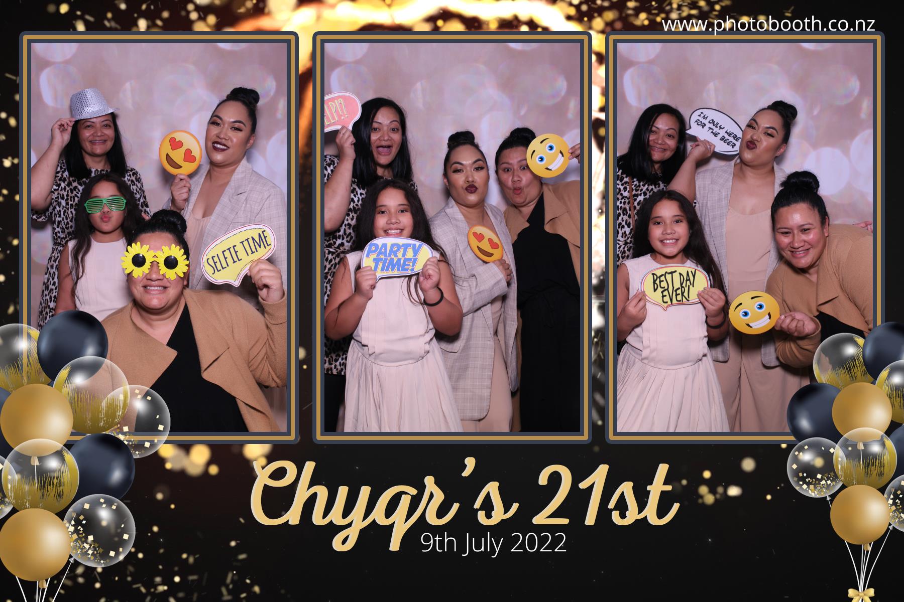 Chyqraym's 21st | View more photos from the event at gallery.photobooth.co.nz/u/SelfieCentral/Chyqrayms-21st
