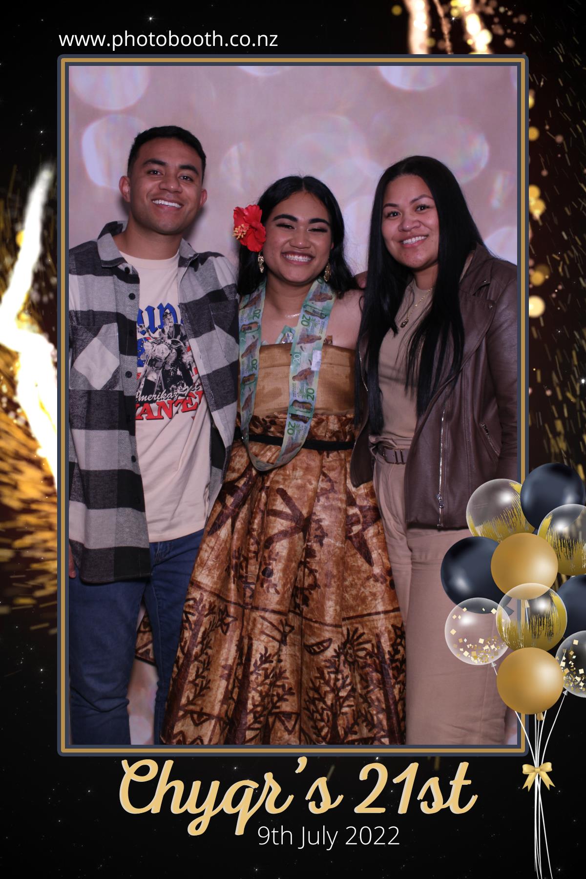 Chyqraym's 21st | View more photos from the event at gallery.photobooth.co.nz/u/SelfieCentral/Chyqrayms-21st
