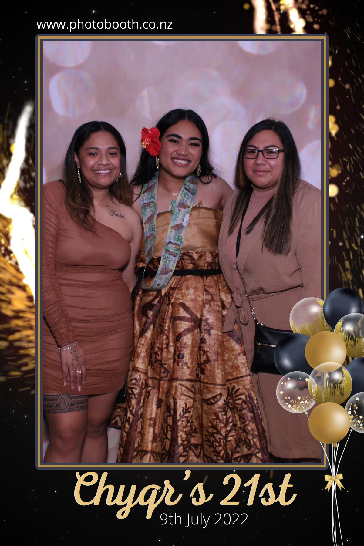 Chyqraym's 21st | View more photos from the event at gallery.photobooth.co.nz/u/SelfieCentral/Chyqrayms-21st