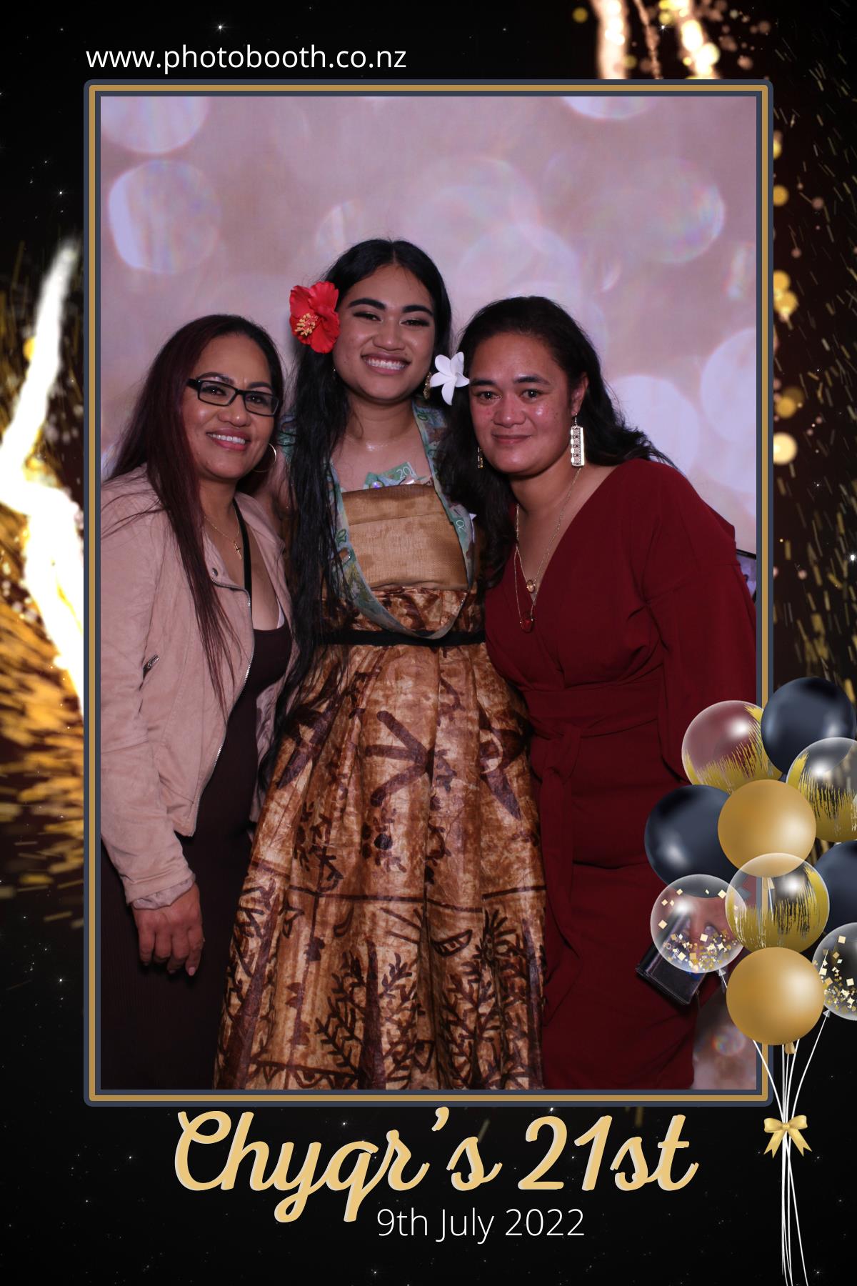 Chyqraym's 21st | View more photos from the event at gallery.photobooth.co.nz/u/SelfieCentral/Chyqrayms-21st