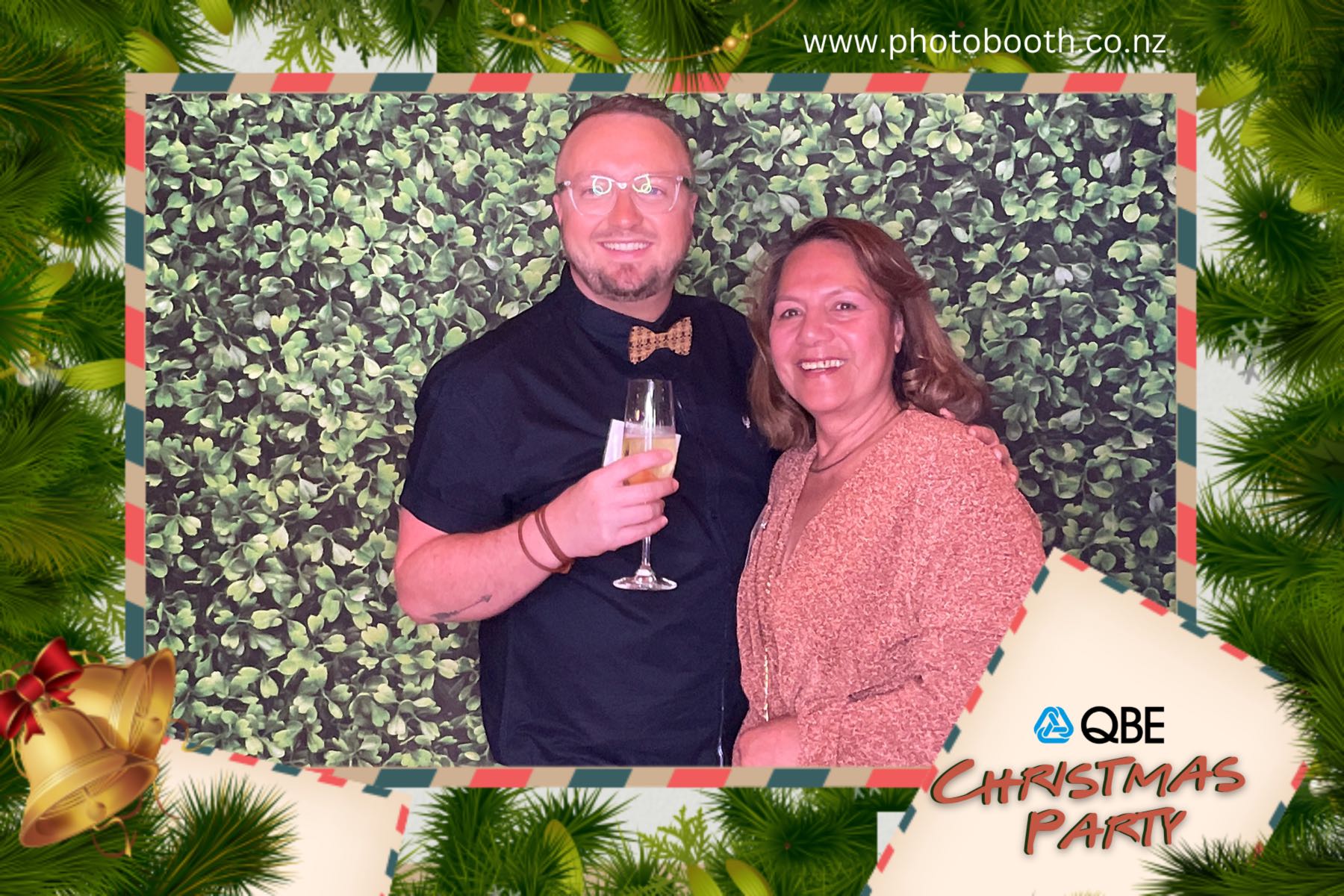 QBE Staff Christmas Party | View more photos from the event at gallery.photobooth.co.nz/u/SelfieCentral/QBE-Staff-Christmas-Party