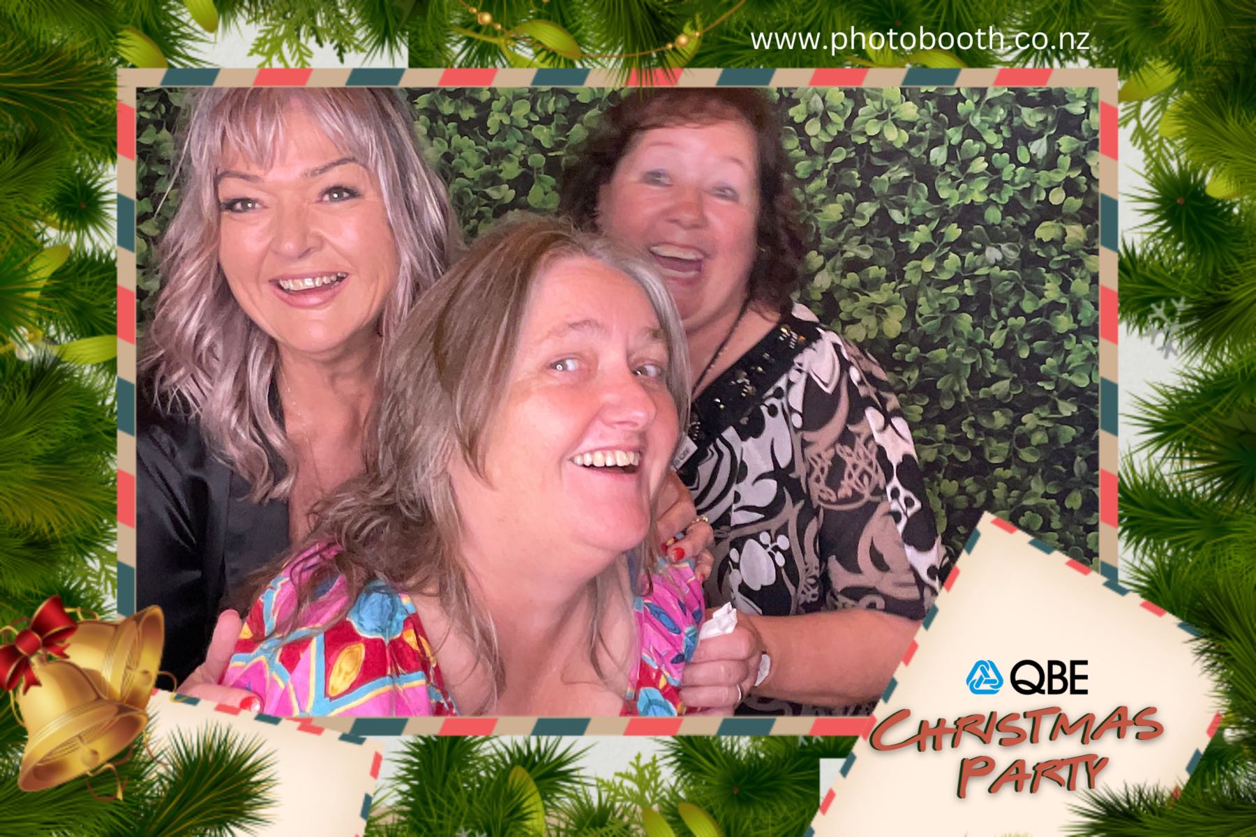 QBE Staff Christmas Party | View more photos from the event at gallery.photobooth.co.nz/u/SelfieCentral/QBE-Staff-Christmas-Party