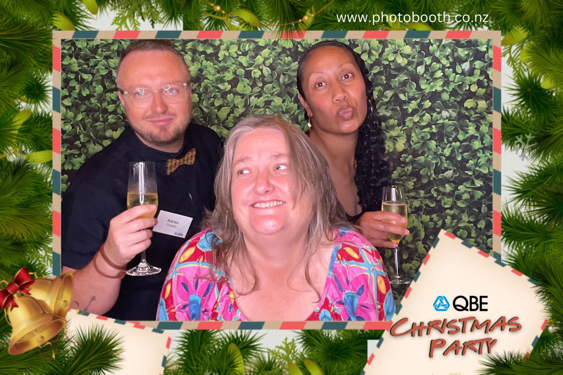 QBE Staff Christmas Party | View more photos from the event at gallery.photobooth.co.nz/u/SelfieCentral/QBE-Staff-Christmas-Party