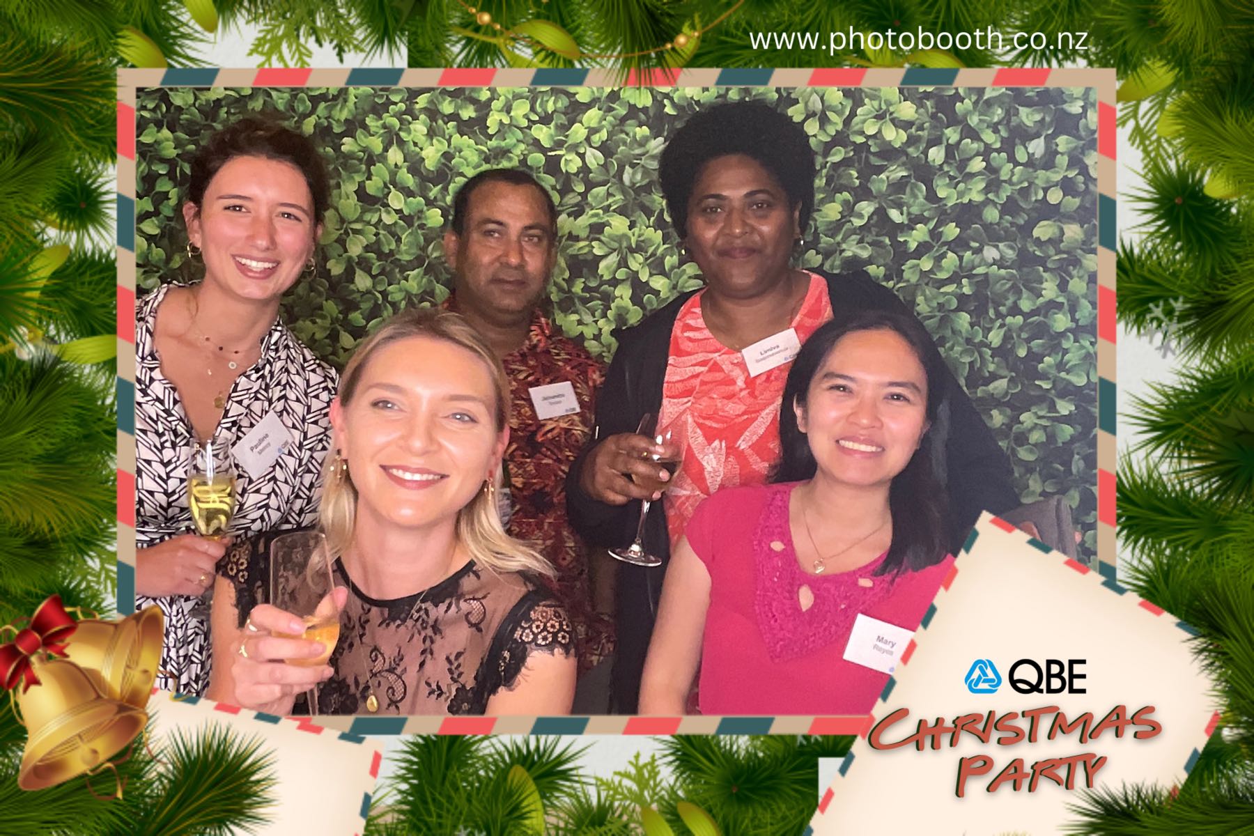 QBE Staff Christmas Party | View more photos from the event at gallery.photobooth.co.nz/u/SelfieCentral/QBE-Staff-Christmas-Party