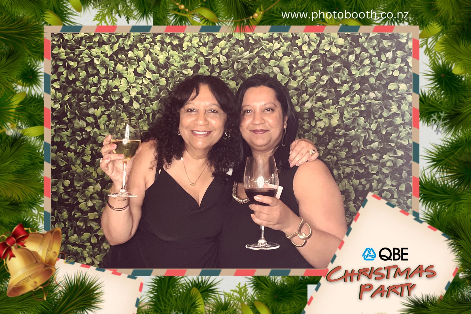 QBE Staff Christmas Party | View more photos from the event at gallery.photobooth.co.nz/u/SelfieCentral/QBE-Staff-Christmas-Party