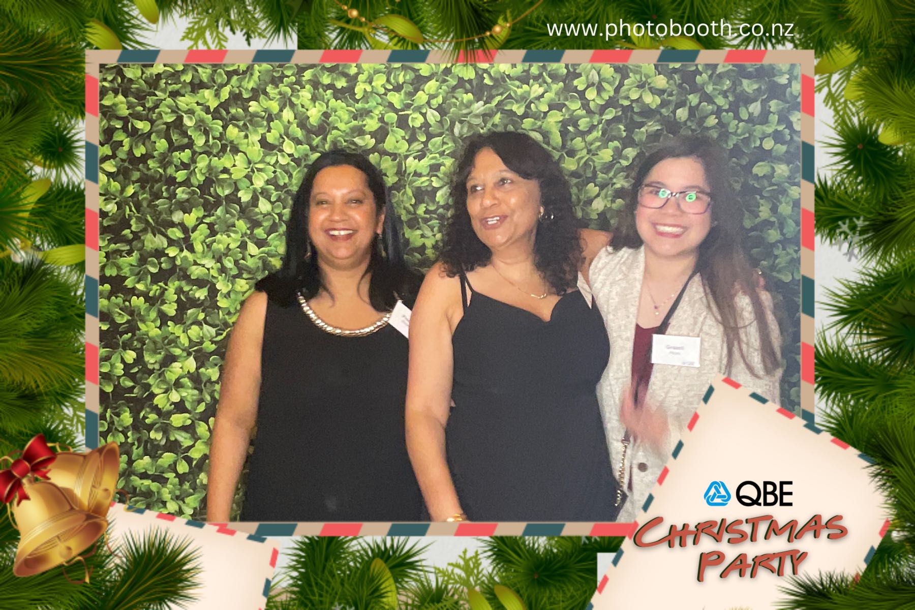 QBE Staff Christmas Party | View more photos from the event at gallery.photobooth.co.nz/u/SelfieCentral/QBE-Staff-Christmas-Party