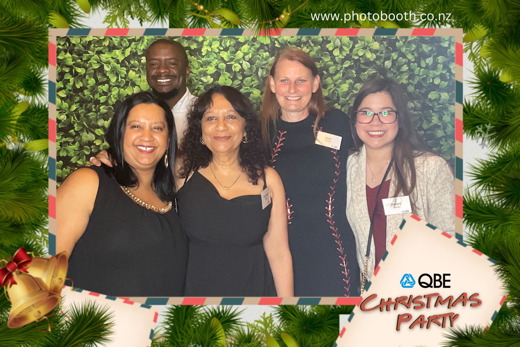 QBE Staff Christmas Party | View more photos from the event at gallery.photobooth.co.nz/u/SelfieCentral/QBE-Staff-Christmas-Party