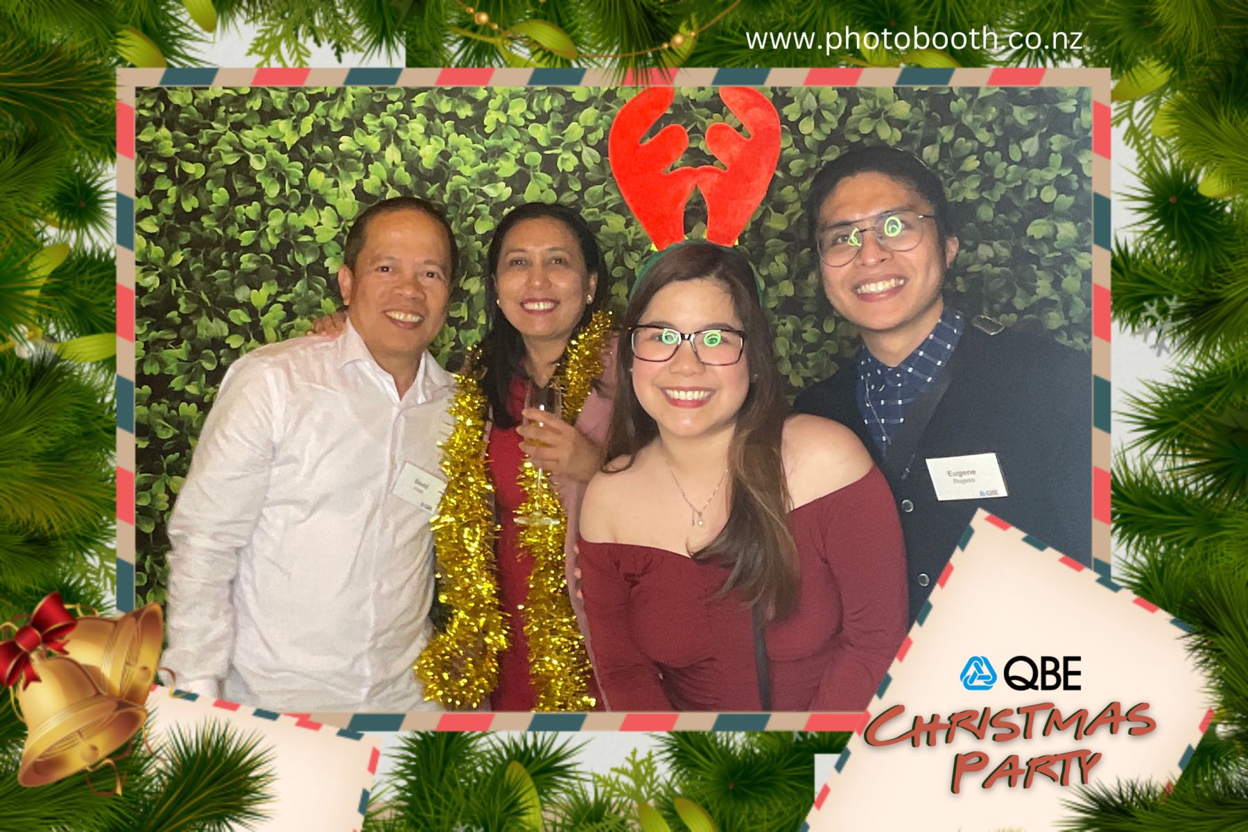QBE Staff Christmas Party | View more photos from the event at gallery.photobooth.co.nz/u/SelfieCentral/QBE-Staff-Christmas-Party
