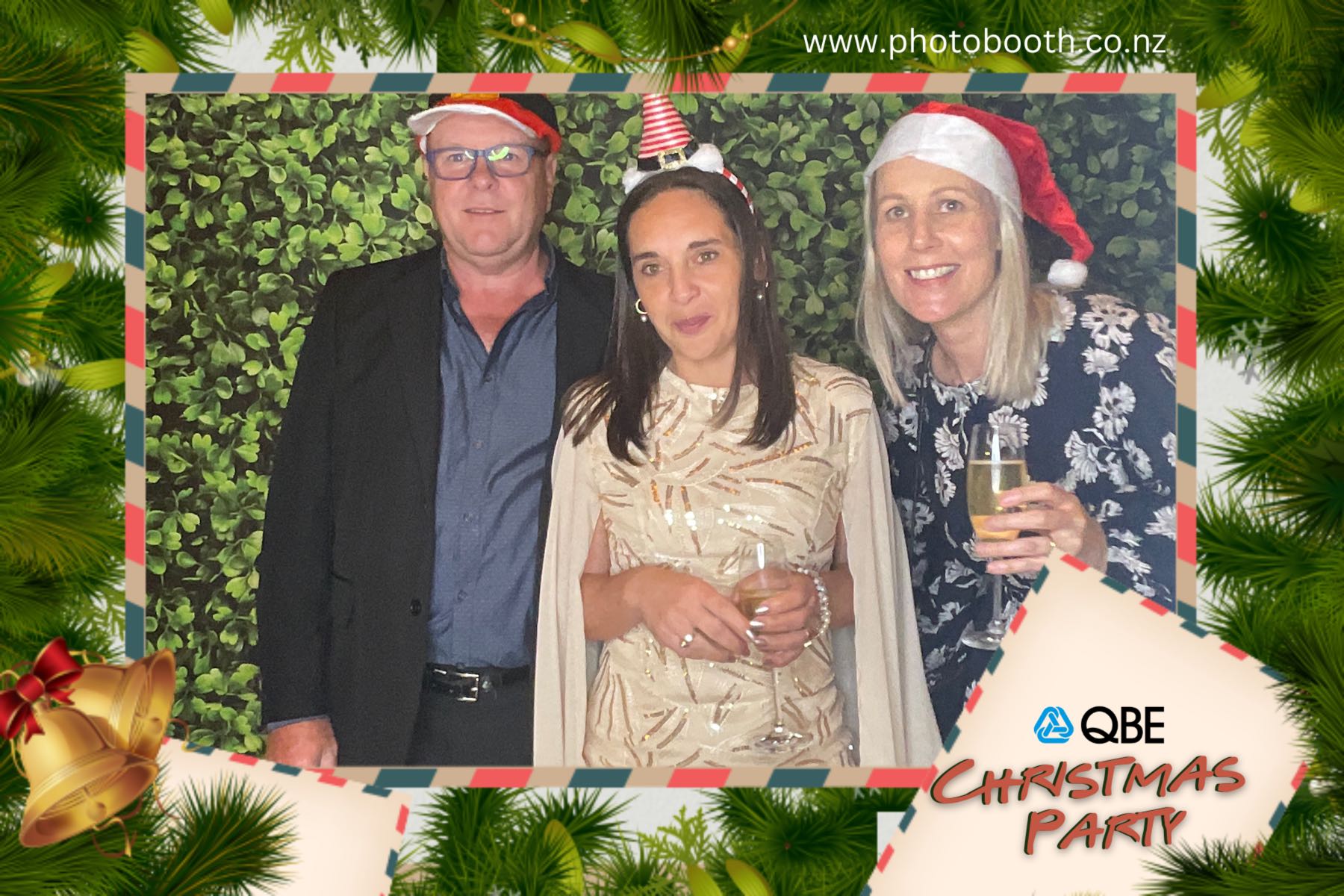 QBE Staff Christmas Party | View more photos from the event at gallery.photobooth.co.nz/u/SelfieCentral/QBE-Staff-Christmas-Party