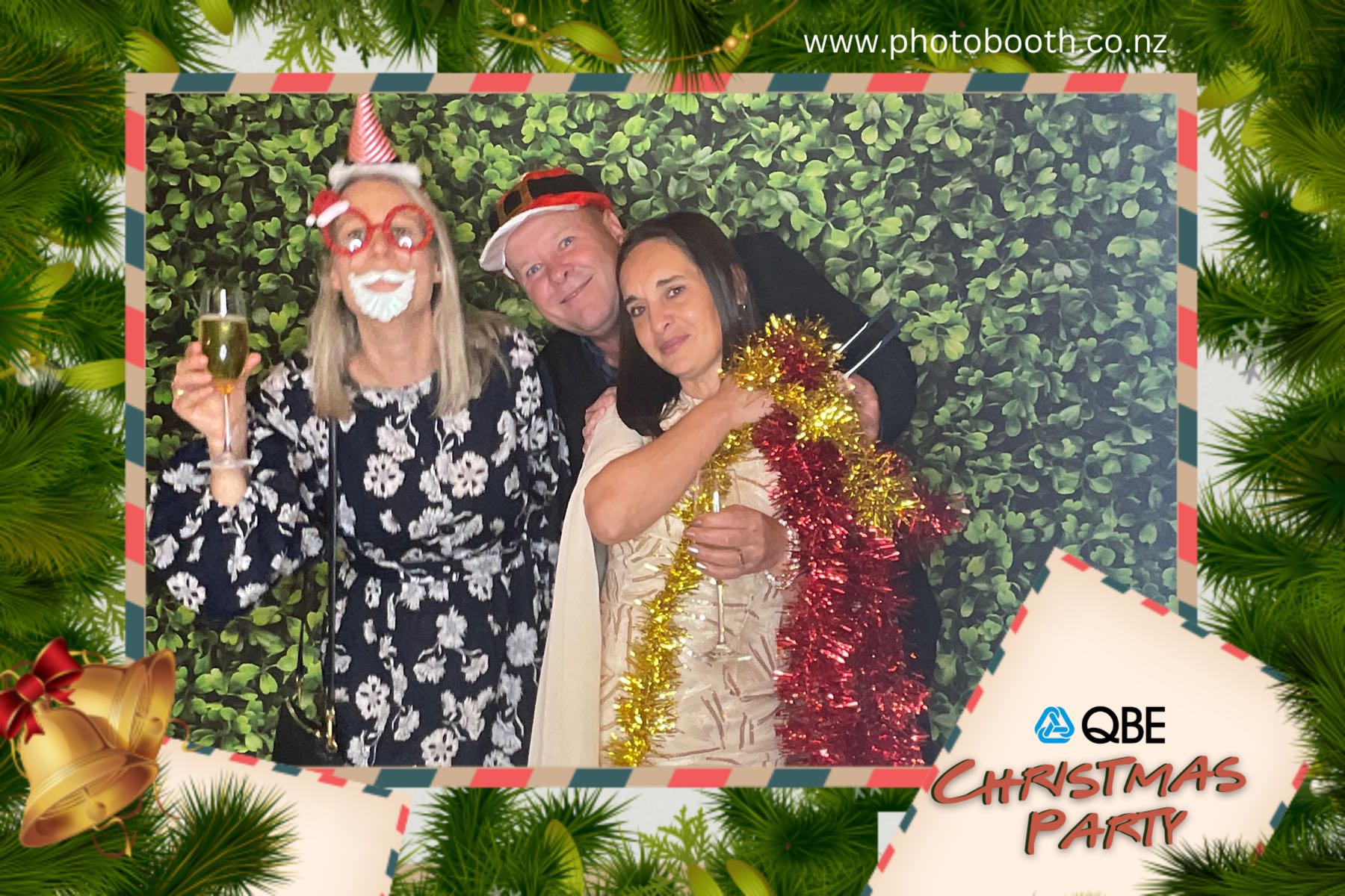 QBE Staff Christmas Party | View more photos from the event at gallery.photobooth.co.nz/u/SelfieCentral/QBE-Staff-Christmas-Party