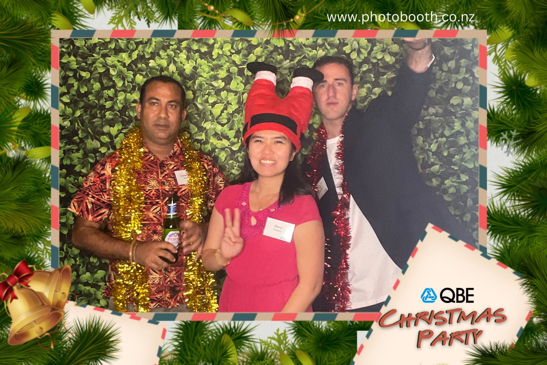 QBE Staff Christmas Party | View more photos from the event at gallery.photobooth.co.nz/u/SelfieCentral/QBE-Staff-Christmas-Party