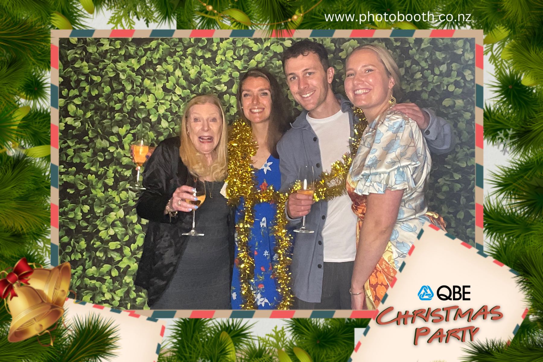 QBE Staff Christmas Party | View more photos from the event at gallery.photobooth.co.nz/u/SelfieCentral/QBE-Staff-Christmas-Party